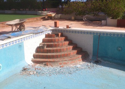 Reparación y construcción escaleras para piscinas en Benicassim y Castellón